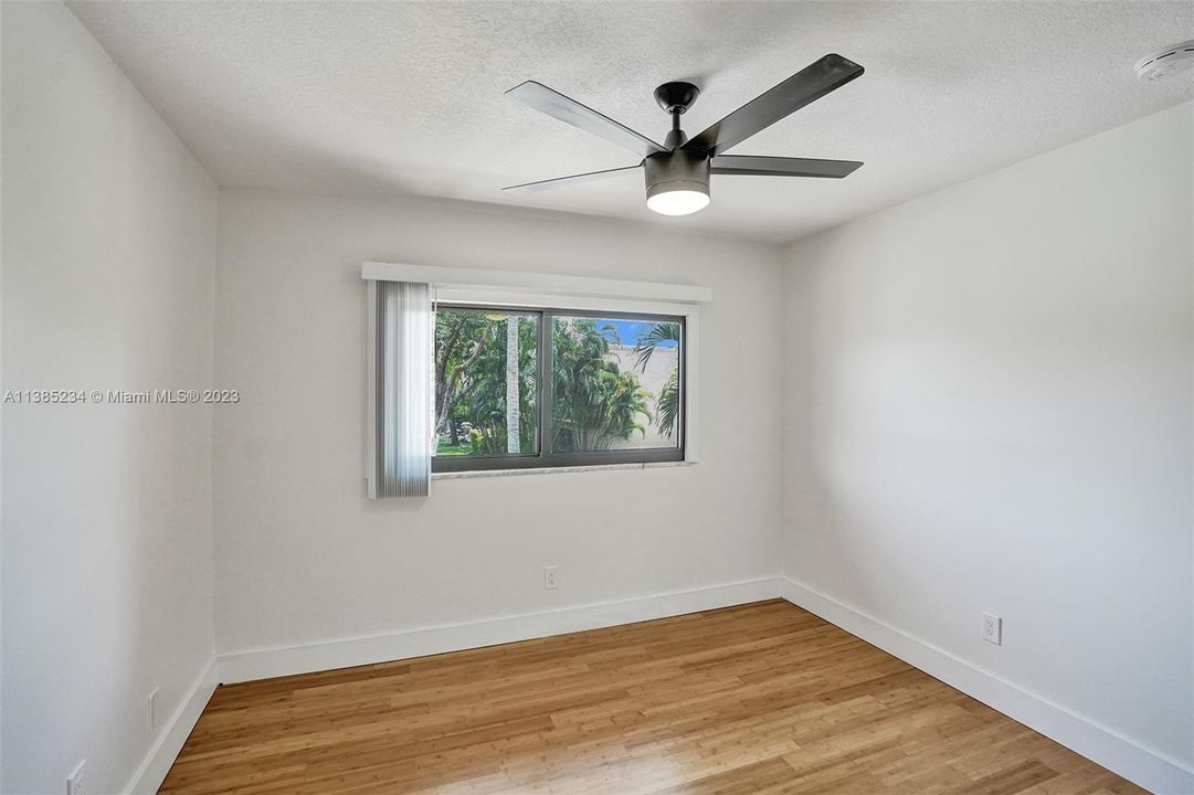 最近售出: $345,000 (3 贝兹, 2 浴室, 1590 平方英尺)