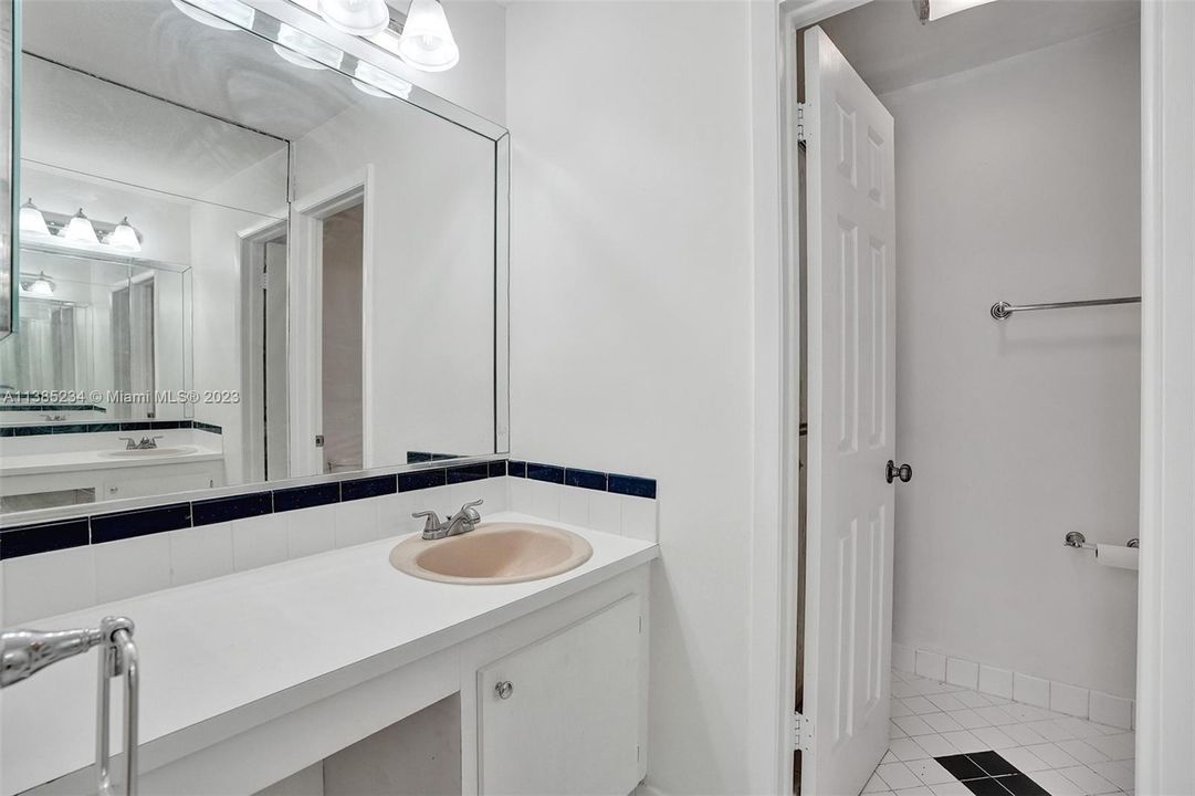 最近售出: $345,000 (3 贝兹, 2 浴室, 1590 平方英尺)