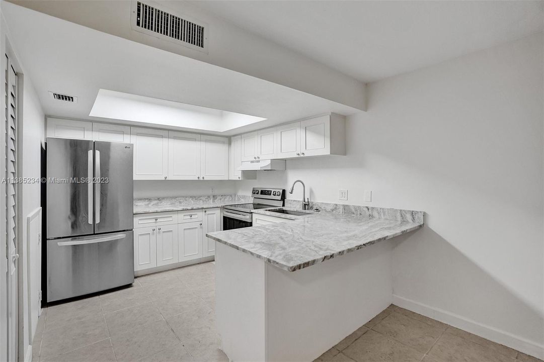 最近售出: $345,000 (3 贝兹, 2 浴室, 1590 平方英尺)