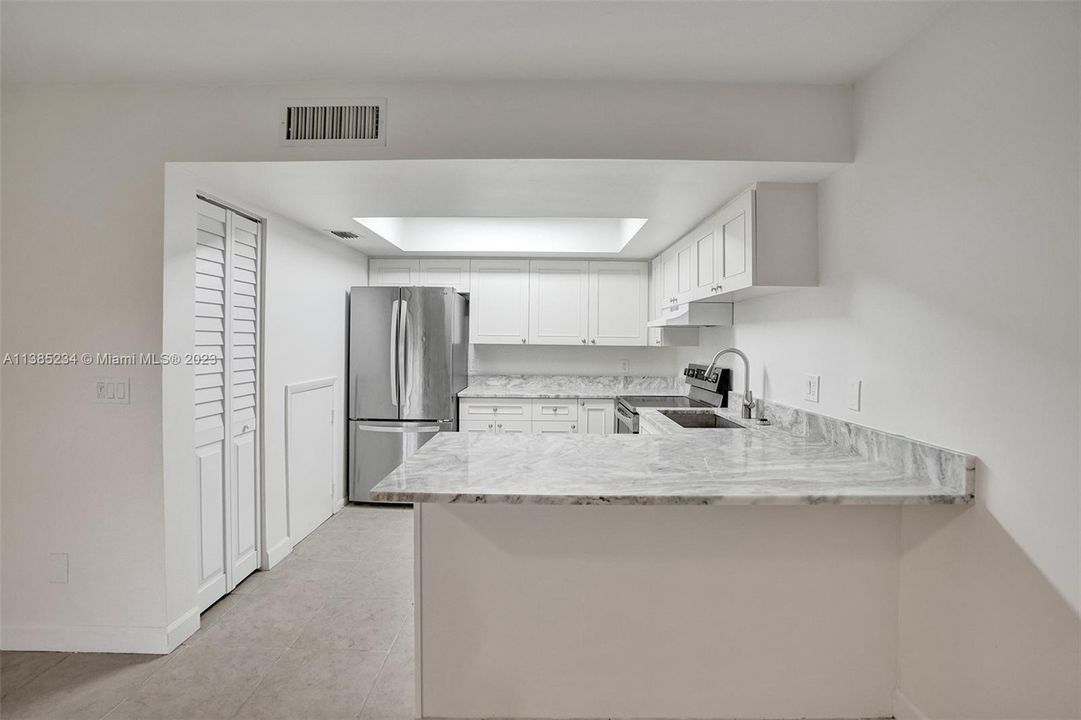 最近售出: $345,000 (3 贝兹, 2 浴室, 1590 平方英尺)