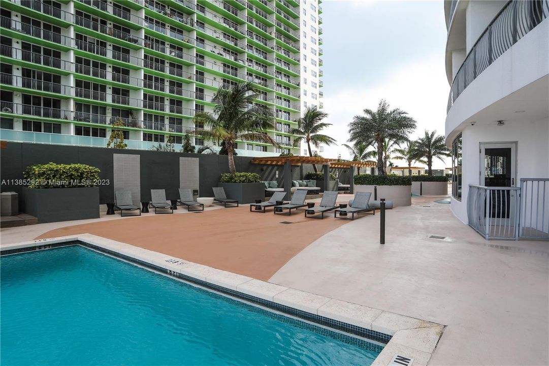 Recently Sold: $499,999 (1 beds, 1 baths, 821 Square Feet)