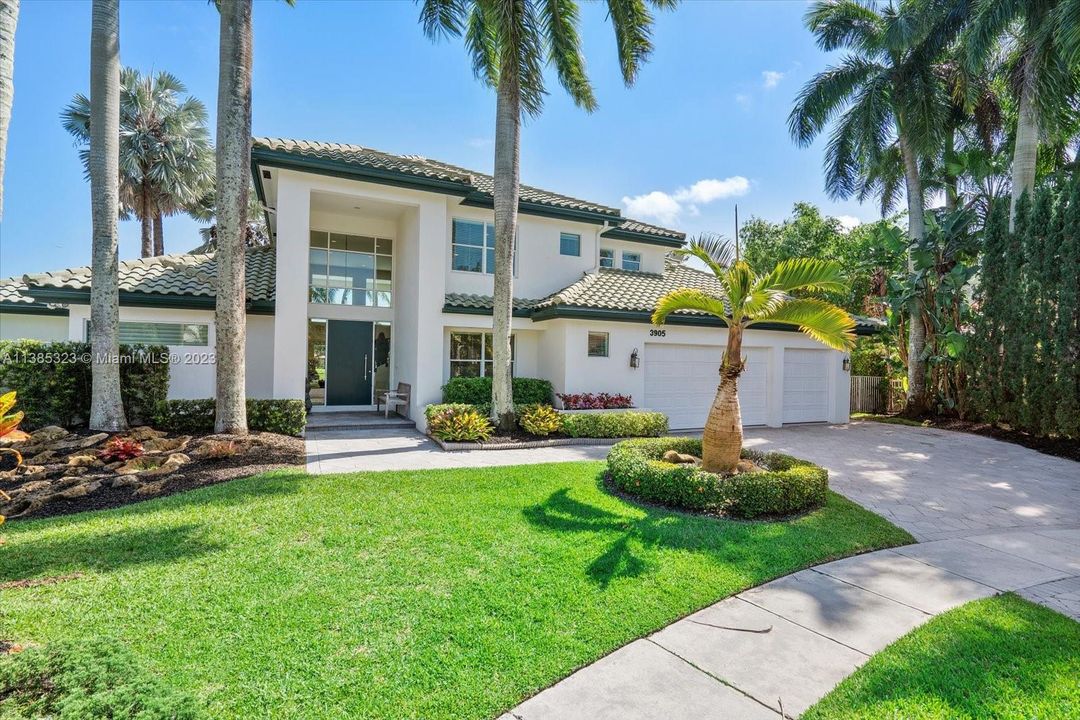 Recently Sold: $1,774,900 (6 beds, 4 baths, 4281 Square Feet)