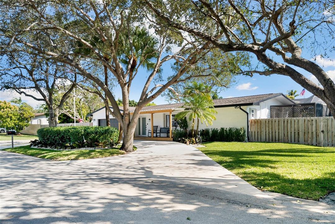 Recently Sold: $985,000 (4 beds, 2 baths, 1879 Square Feet)