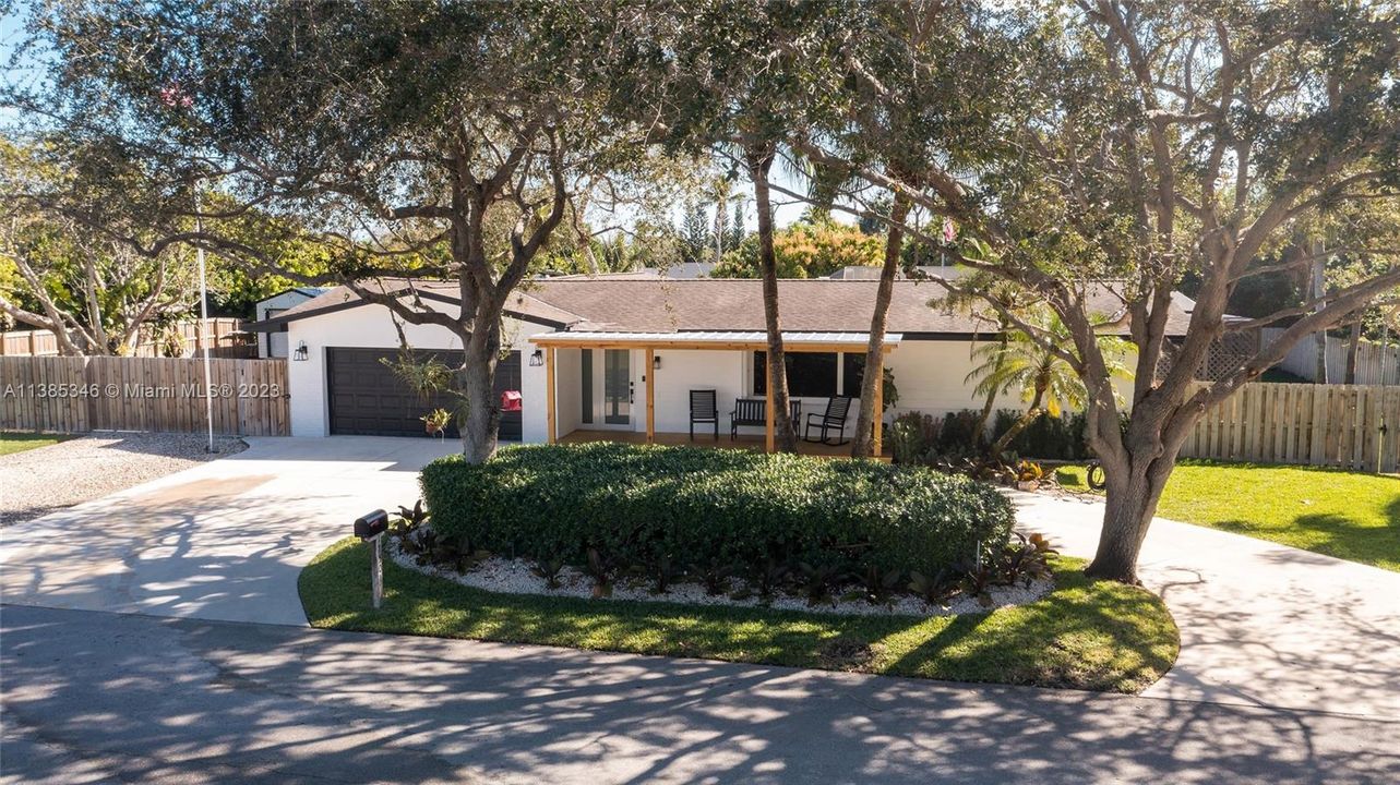 Recently Sold: $985,000 (4 beds, 2 baths, 1879 Square Feet)