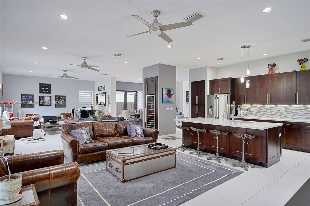 Recently Sold: $1,095,000 (5 beds, 6 baths, 3639 Square Feet)