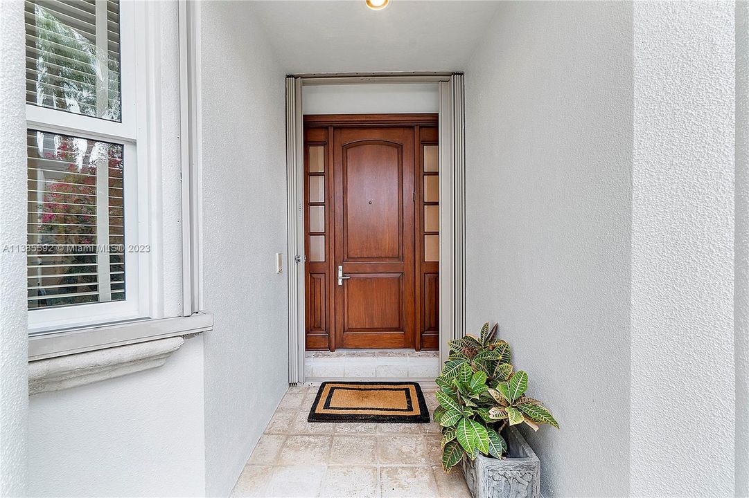 最近售出: $1,500,000 (3 贝兹, 2 浴室, 3336 平方英尺)