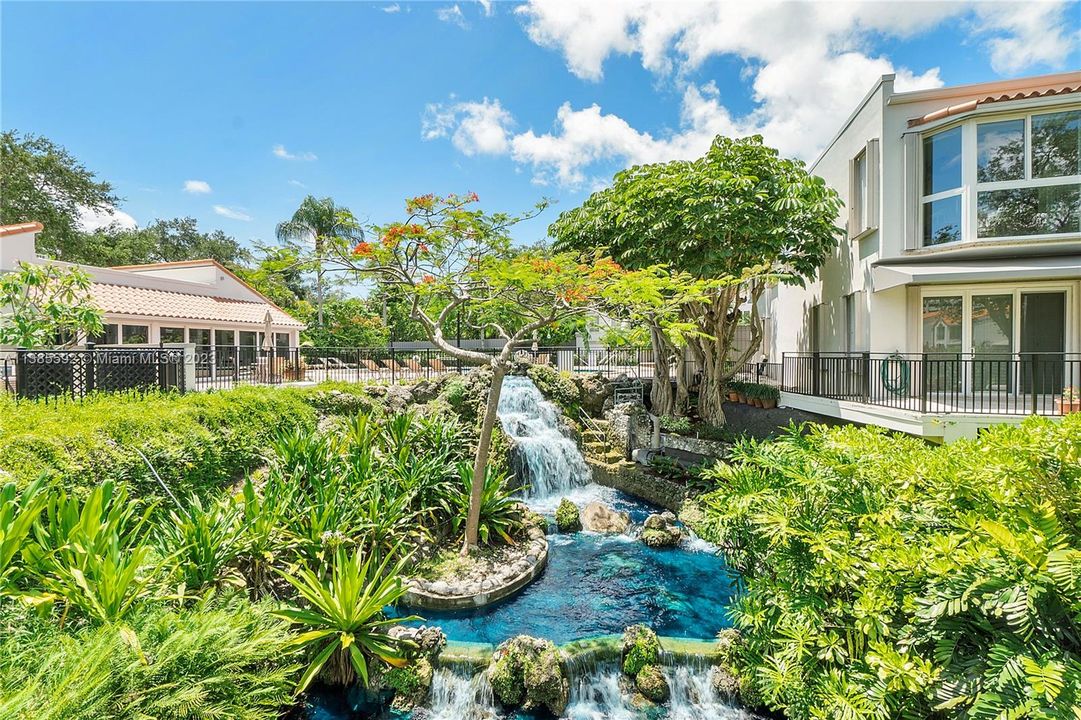 最近售出: $1,500,000 (3 贝兹, 2 浴室, 3336 平方英尺)