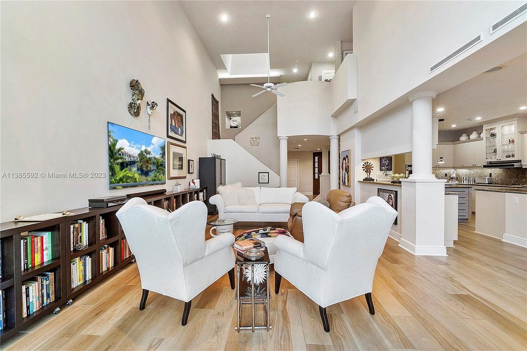 最近售出: $1,500,000 (3 贝兹, 2 浴室, 3336 平方英尺)