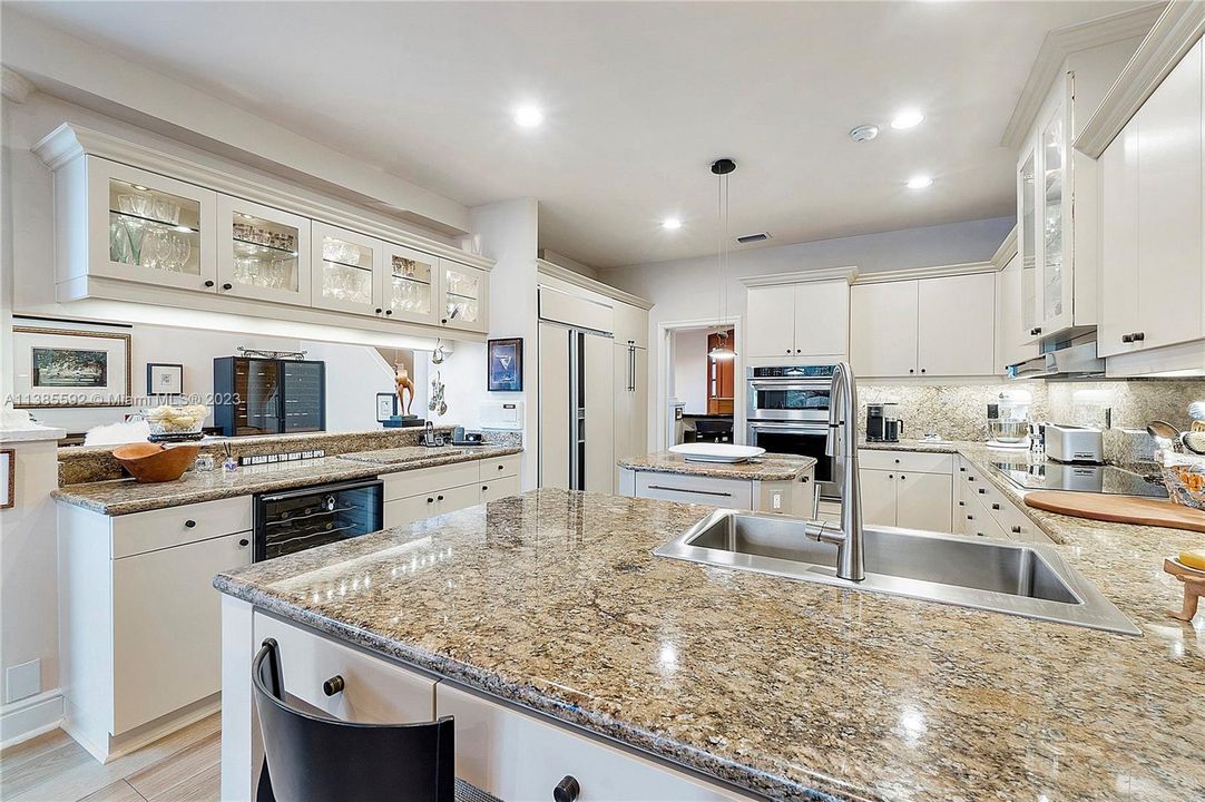 最近售出: $1,500,000 (3 贝兹, 2 浴室, 3336 平方英尺)