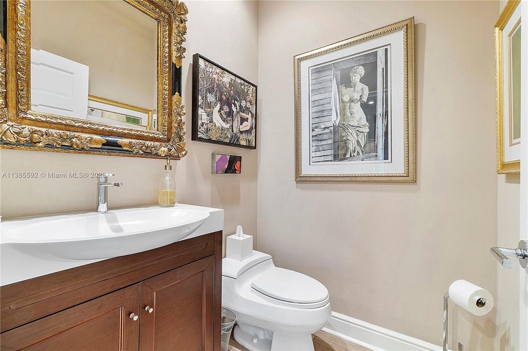 最近售出: $1,500,000 (3 贝兹, 2 浴室, 3336 平方英尺)