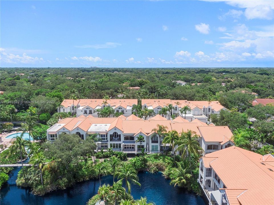 最近售出: $1,500,000 (3 贝兹, 2 浴室, 3336 平方英尺)