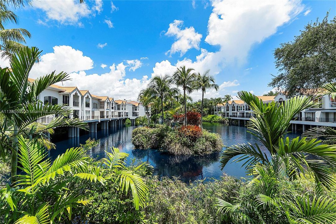 最近售出: $1,500,000 (3 贝兹, 2 浴室, 3336 平方英尺)