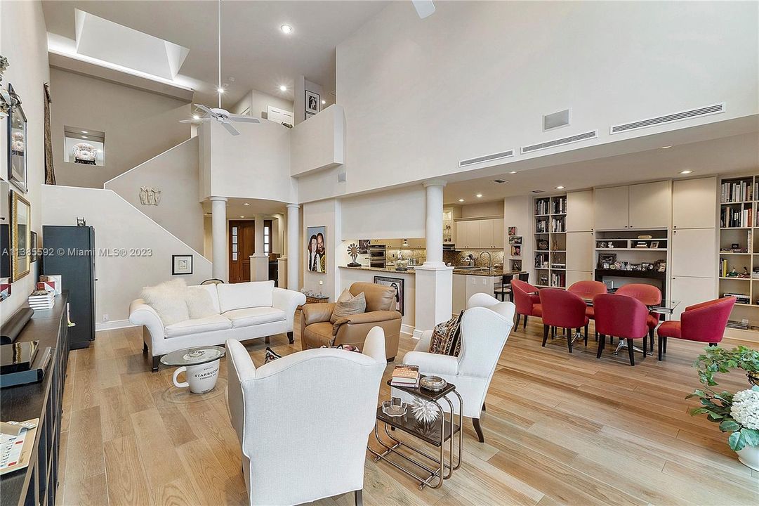 最近售出: $1,500,000 (3 贝兹, 2 浴室, 3336 平方英尺)