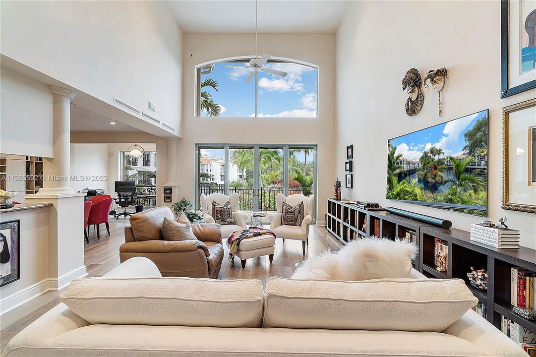 最近售出: $1,500,000 (3 贝兹, 2 浴室, 3336 平方英尺)