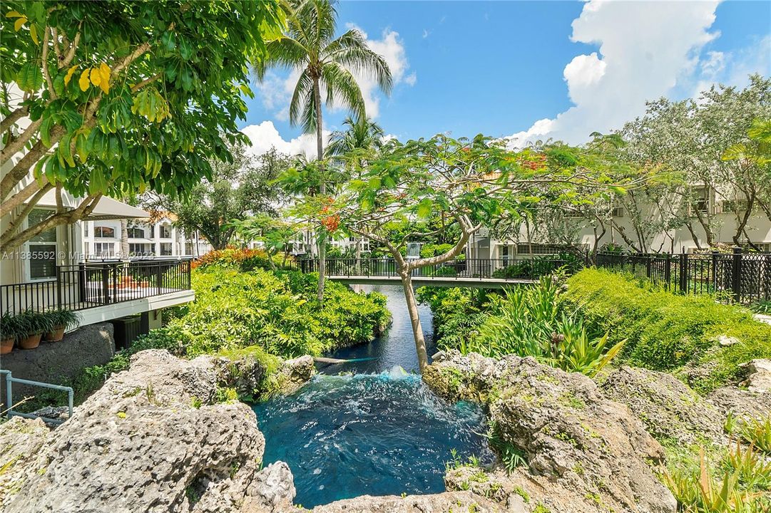 最近售出: $1,500,000 (3 贝兹, 2 浴室, 3336 平方英尺)