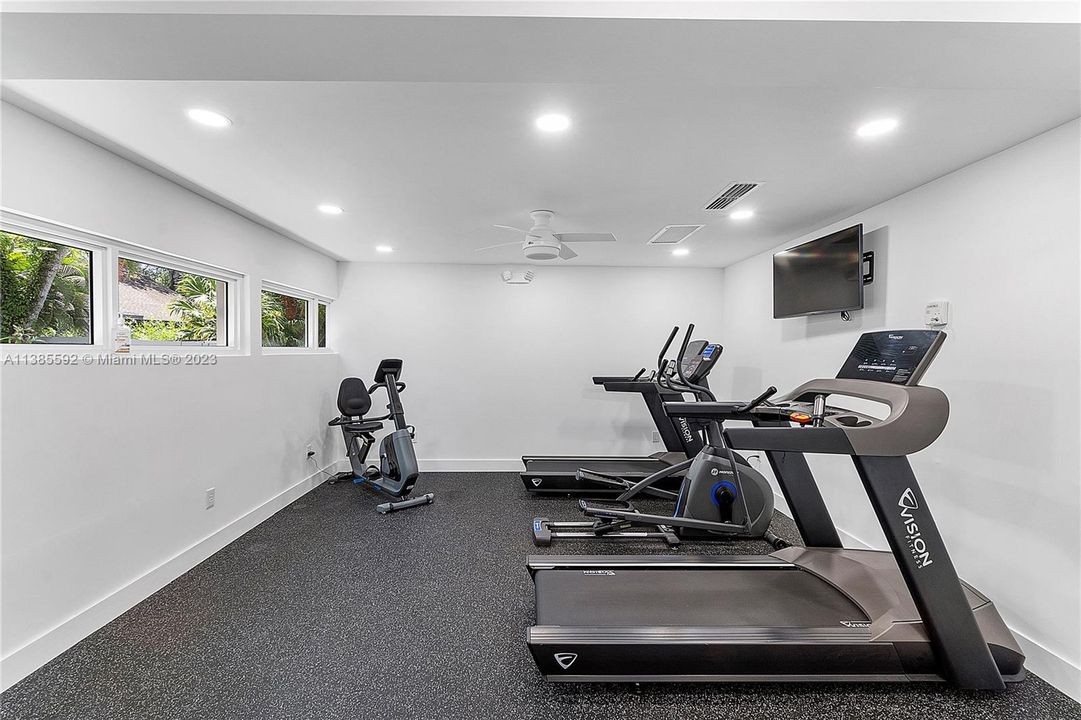 最近售出: $1,500,000 (3 贝兹, 2 浴室, 3336 平方英尺)