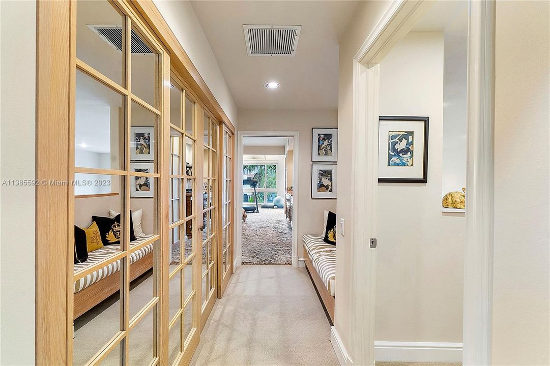 最近售出: $1,500,000 (3 贝兹, 2 浴室, 3336 平方英尺)