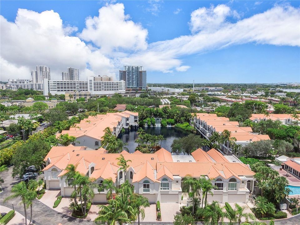 最近售出: $1,500,000 (3 贝兹, 2 浴室, 3336 平方英尺)