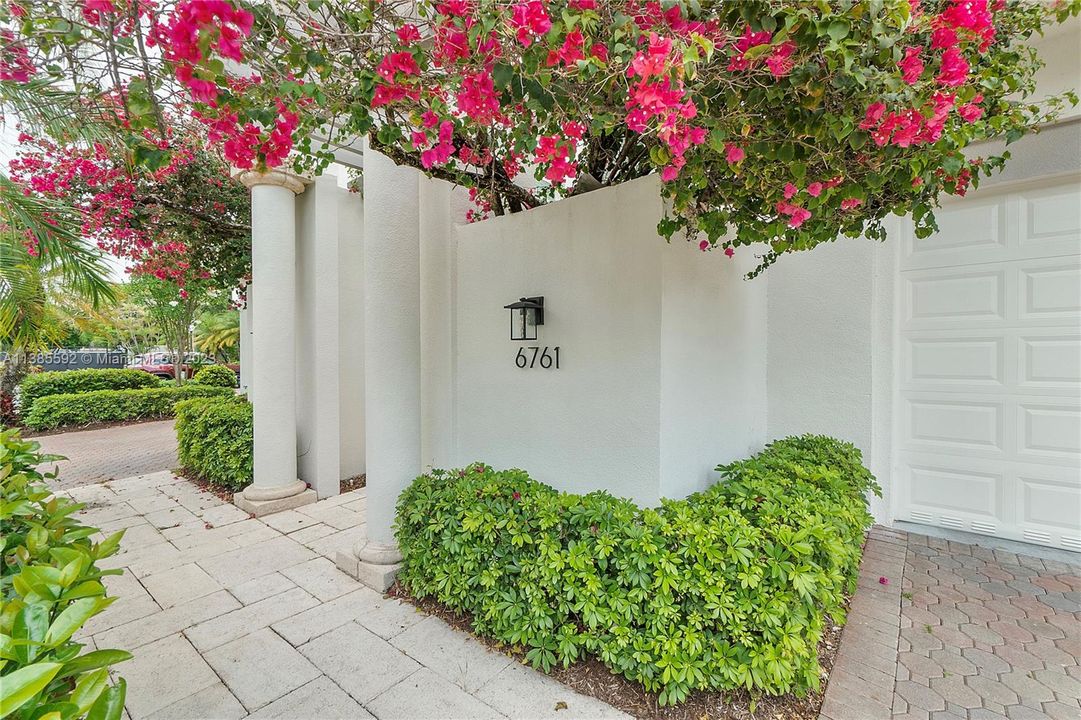 最近售出: $1,500,000 (3 贝兹, 2 浴室, 3336 平方英尺)