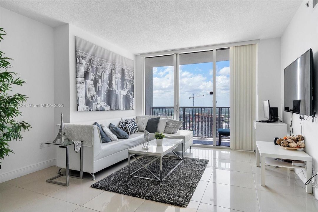 Recently Sold: $410,000 (1 beds, 1 baths, 791 Square Feet)
