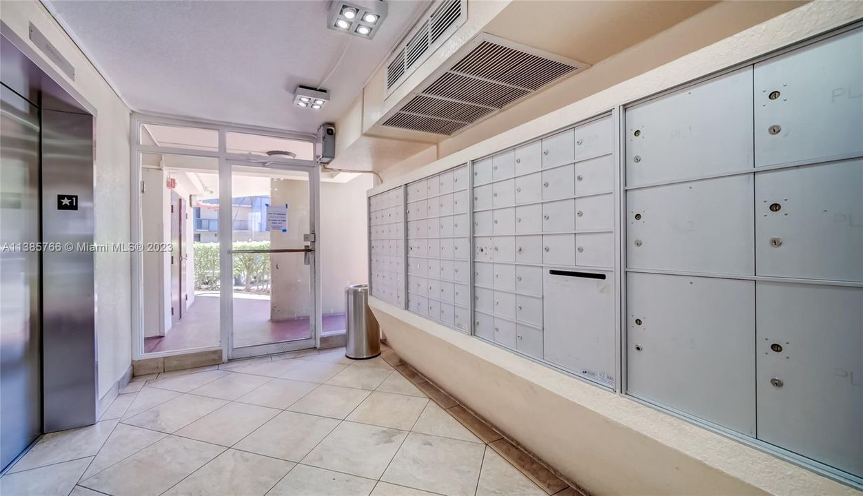 Recently Sold: $259,900 (2 beds, 2 baths, 994 Square Feet)