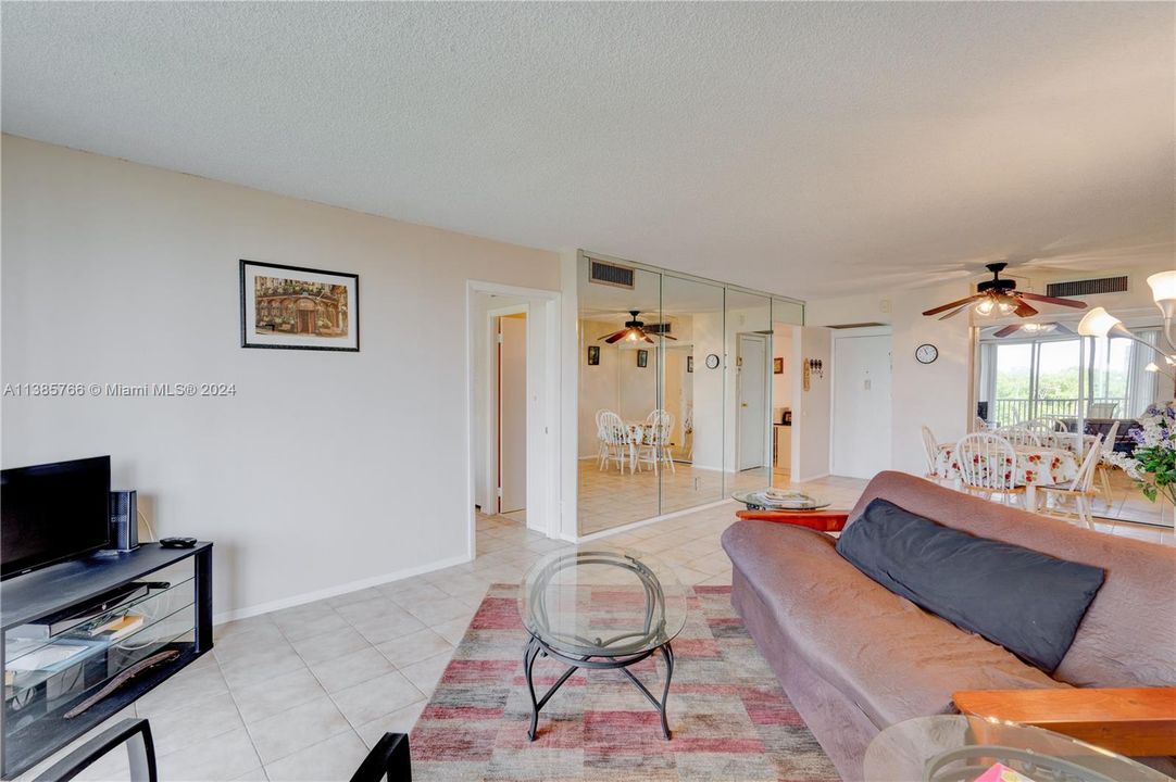 Recently Sold: $259,900 (2 beds, 2 baths, 994 Square Feet)