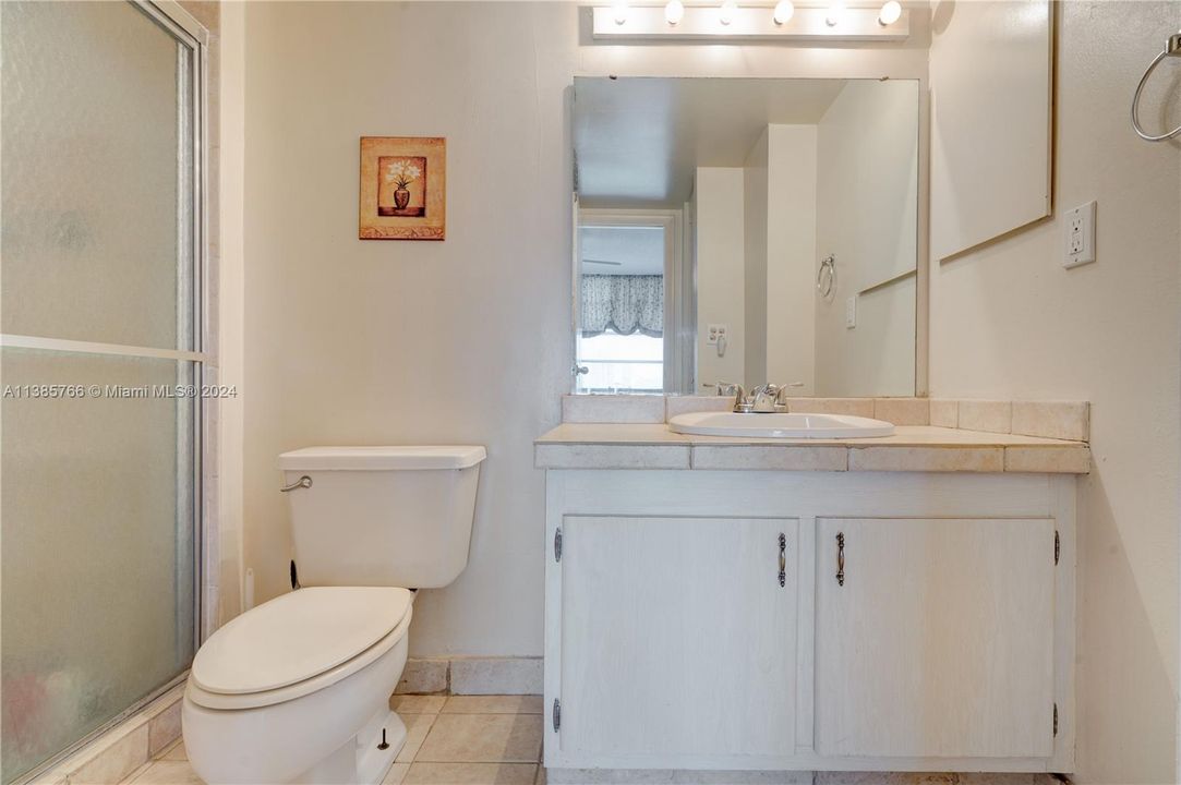 Recently Sold: $259,900 (2 beds, 2 baths, 994 Square Feet)