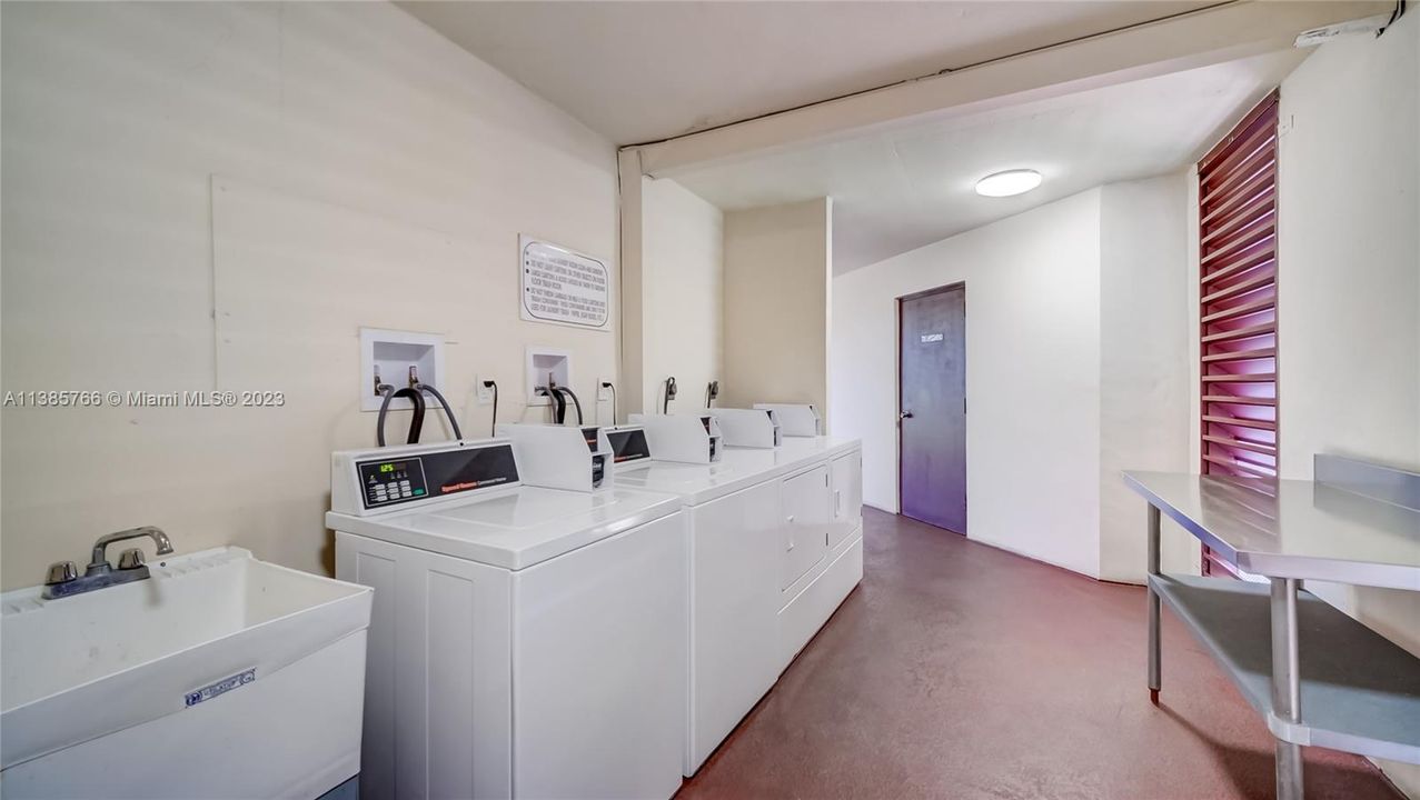 Recently Sold: $259,900 (2 beds, 2 baths, 994 Square Feet)