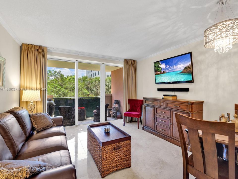 Recently Sold: $550,000 (1 beds, 1 baths, 690 Square Feet)