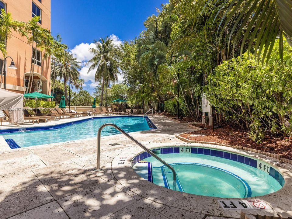 Recently Sold: $550,000 (1 beds, 1 baths, 690 Square Feet)