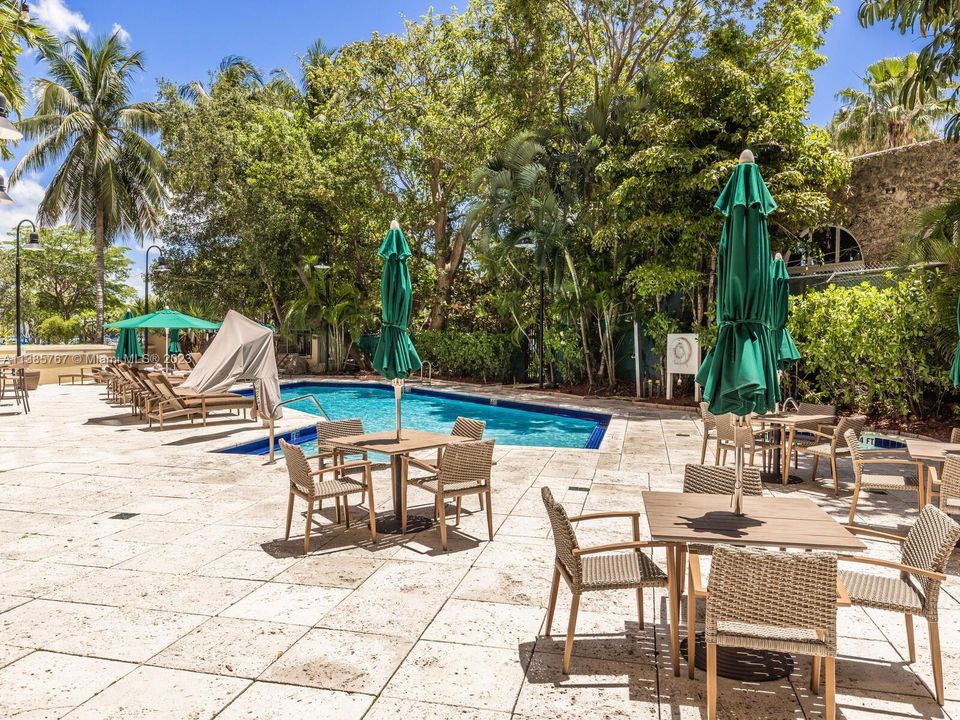 Recently Sold: $550,000 (1 beds, 1 baths, 690 Square Feet)