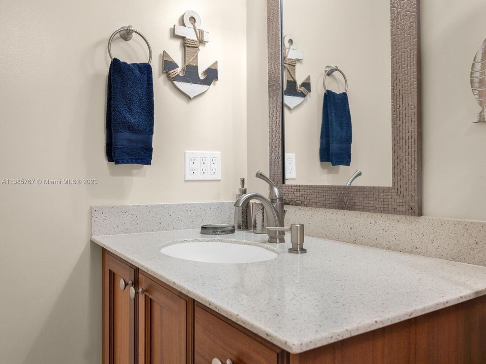 Recently Sold: $550,000 (1 beds, 1 baths, 690 Square Feet)