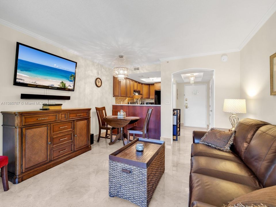 Recently Sold: $550,000 (1 beds, 1 baths, 690 Square Feet)