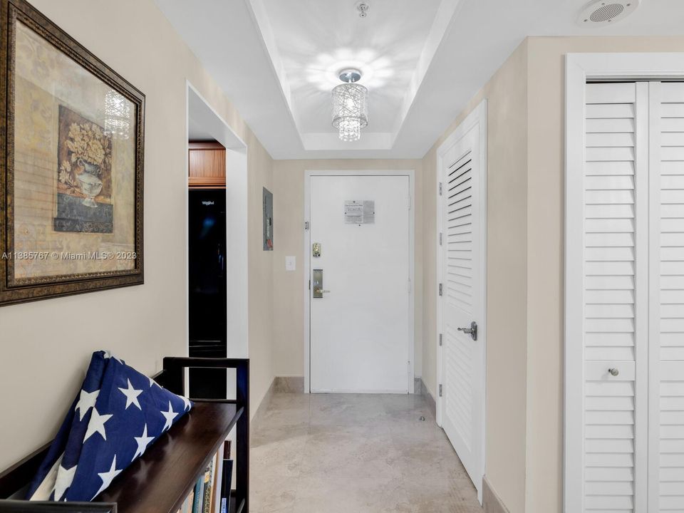 Recently Sold: $550,000 (1 beds, 1 baths, 690 Square Feet)