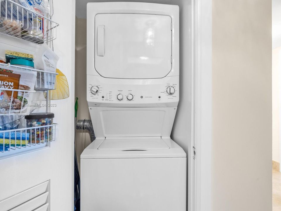 Recently Sold: $550,000 (1 beds, 1 baths, 690 Square Feet)