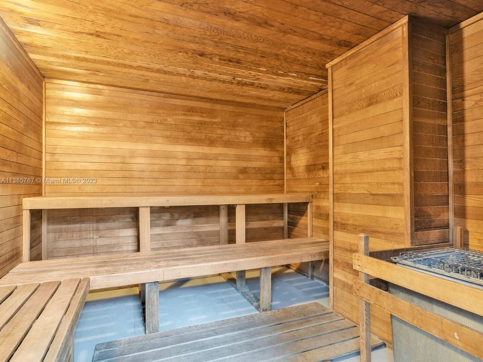 Recently Sold: $550,000 (1 beds, 1 baths, 690 Square Feet)