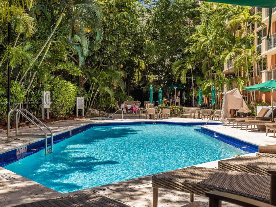 Recently Sold: $550,000 (1 beds, 1 baths, 690 Square Feet)