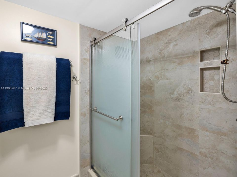 Recently Sold: $550,000 (1 beds, 1 baths, 690 Square Feet)