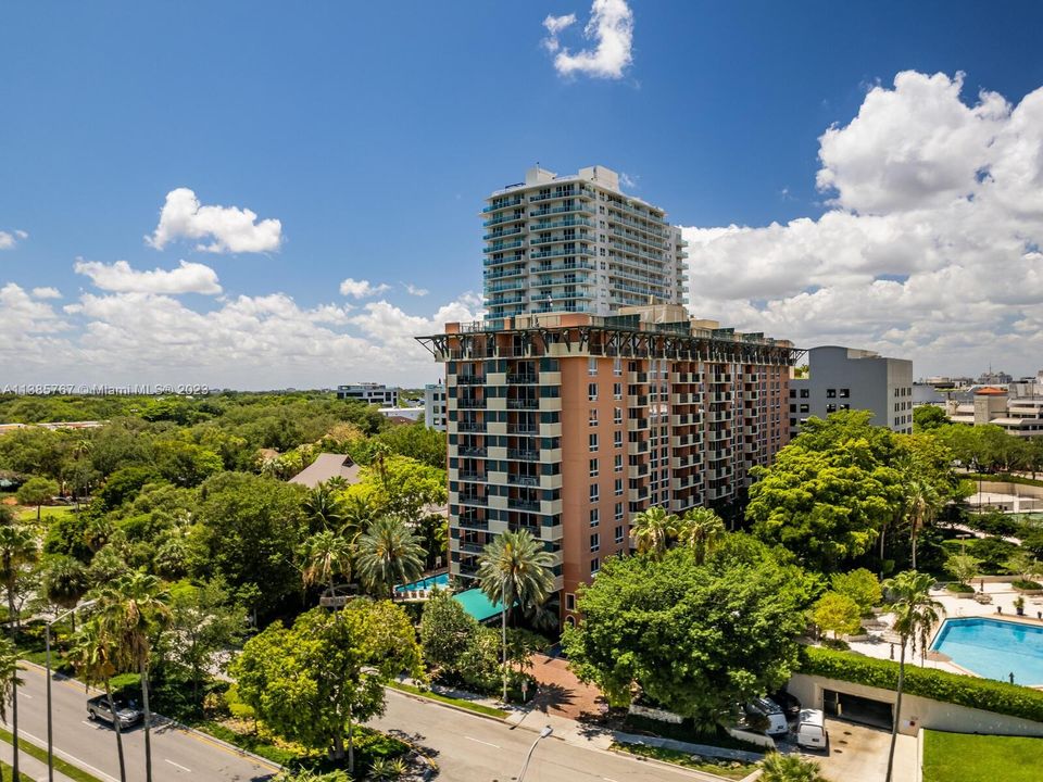 Recently Sold: $550,000 (1 beds, 1 baths, 690 Square Feet)