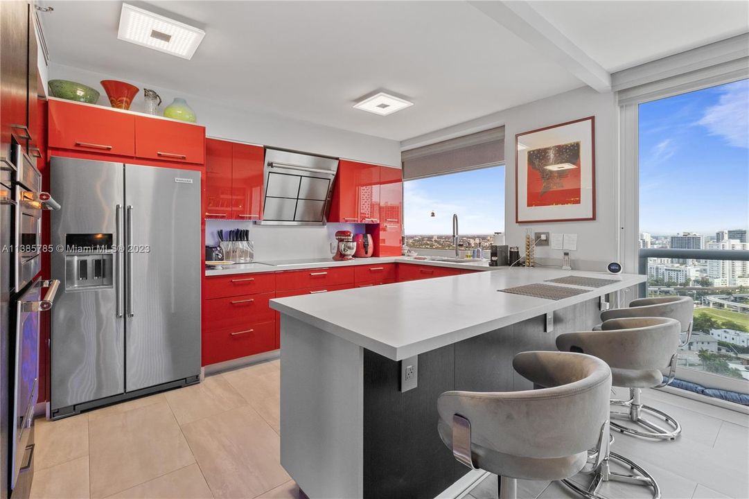 Recently Sold: $1,100,000 (2 beds, 2 baths, 1960 Square Feet)