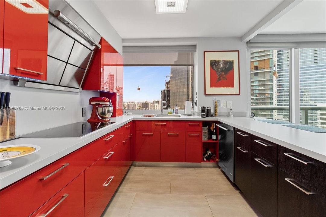 Recently Sold: $1,100,000 (2 beds, 2 baths, 1960 Square Feet)