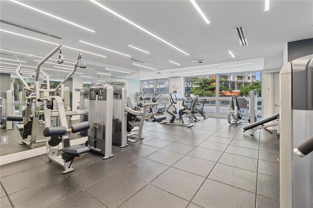 Recently Sold: $1,100,000 (2 beds, 2 baths, 1960 Square Feet)