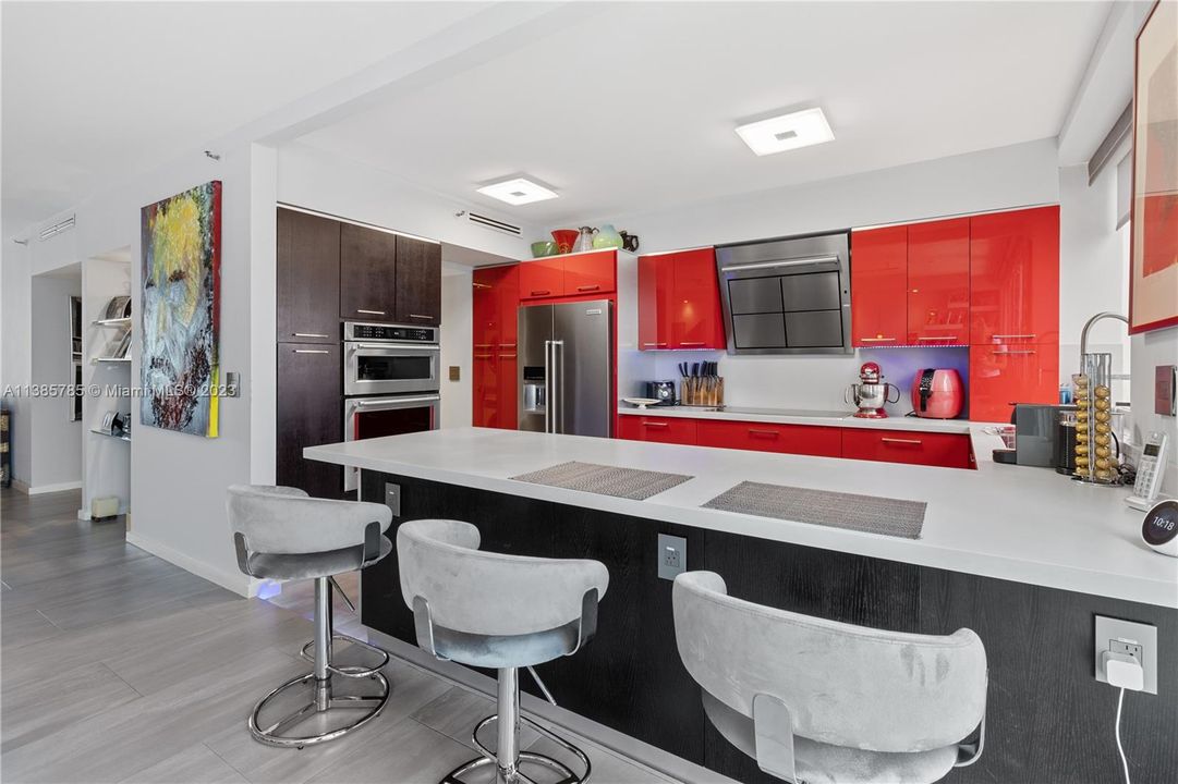 Recently Sold: $1,100,000 (2 beds, 2 baths, 1960 Square Feet)