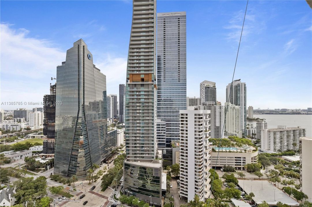 Recently Sold: $1,100,000 (2 beds, 2 baths, 1960 Square Feet)