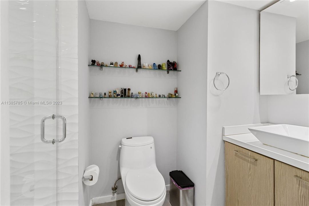 Recently Sold: $1,100,000 (2 beds, 2 baths, 1960 Square Feet)