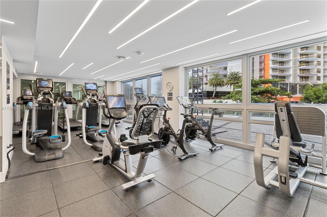 Recently Sold: $1,100,000 (2 beds, 2 baths, 1960 Square Feet)