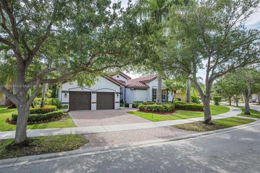 Recently Sold: $1,150,000 (4 beds, 2 baths, 2628 Square Feet)