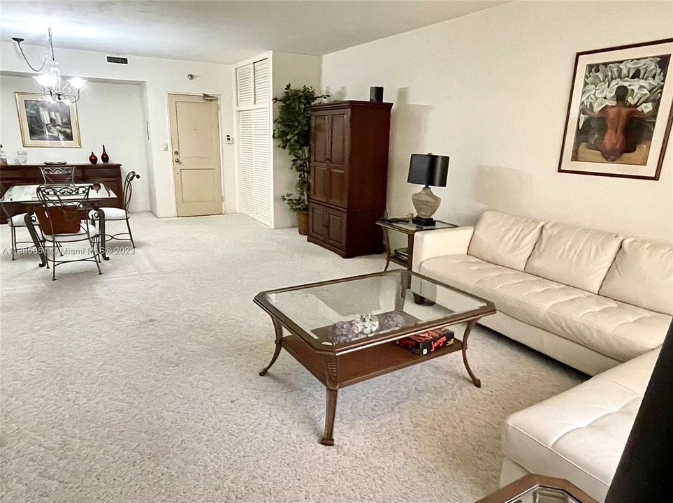 Recently Sold: $435,000 (1 beds, 1 baths, 1019 Square Feet)
