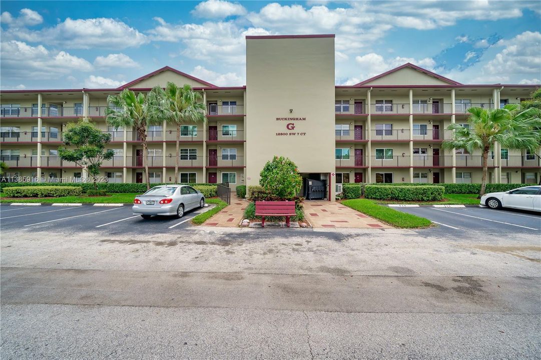 Recently Sold: $169,000 (1 beds, 1 baths, 840 Square Feet)
