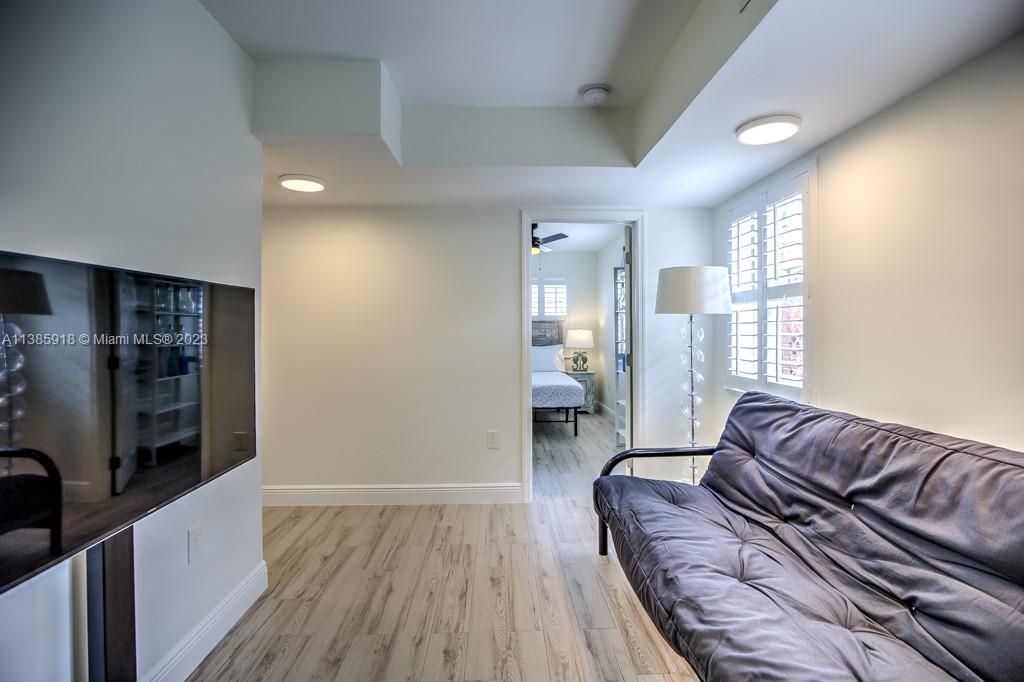 Recently Sold: $615,000 (2 beds, 2 baths, 1220 Square Feet)